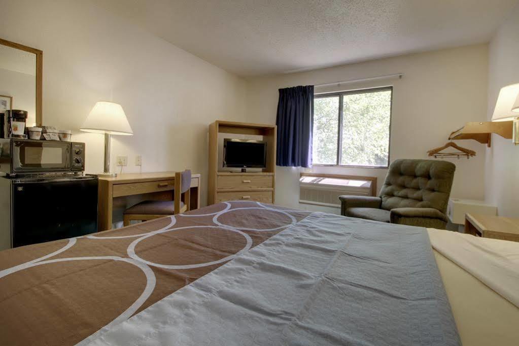 Super 8 By Wyndham Storm Lake Exterior foto